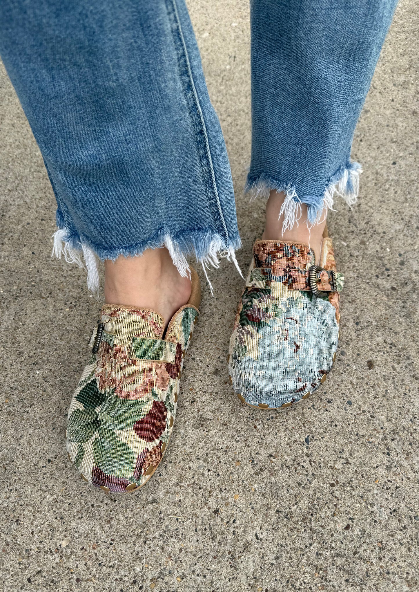 Toni Vintage Floral Clogs
