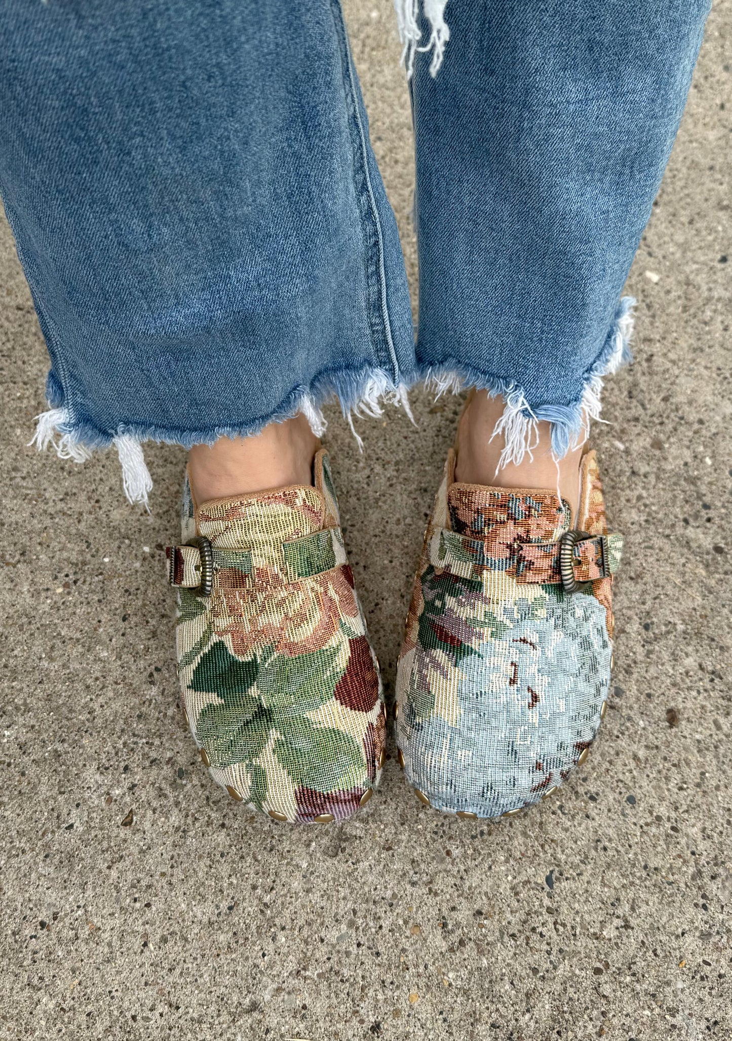 Toni Vintage Floral Clogs