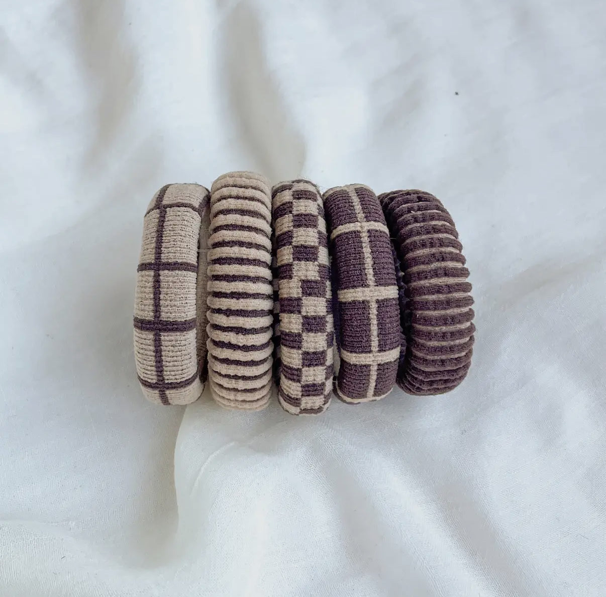 Neutral Checkered Seamless Hairties