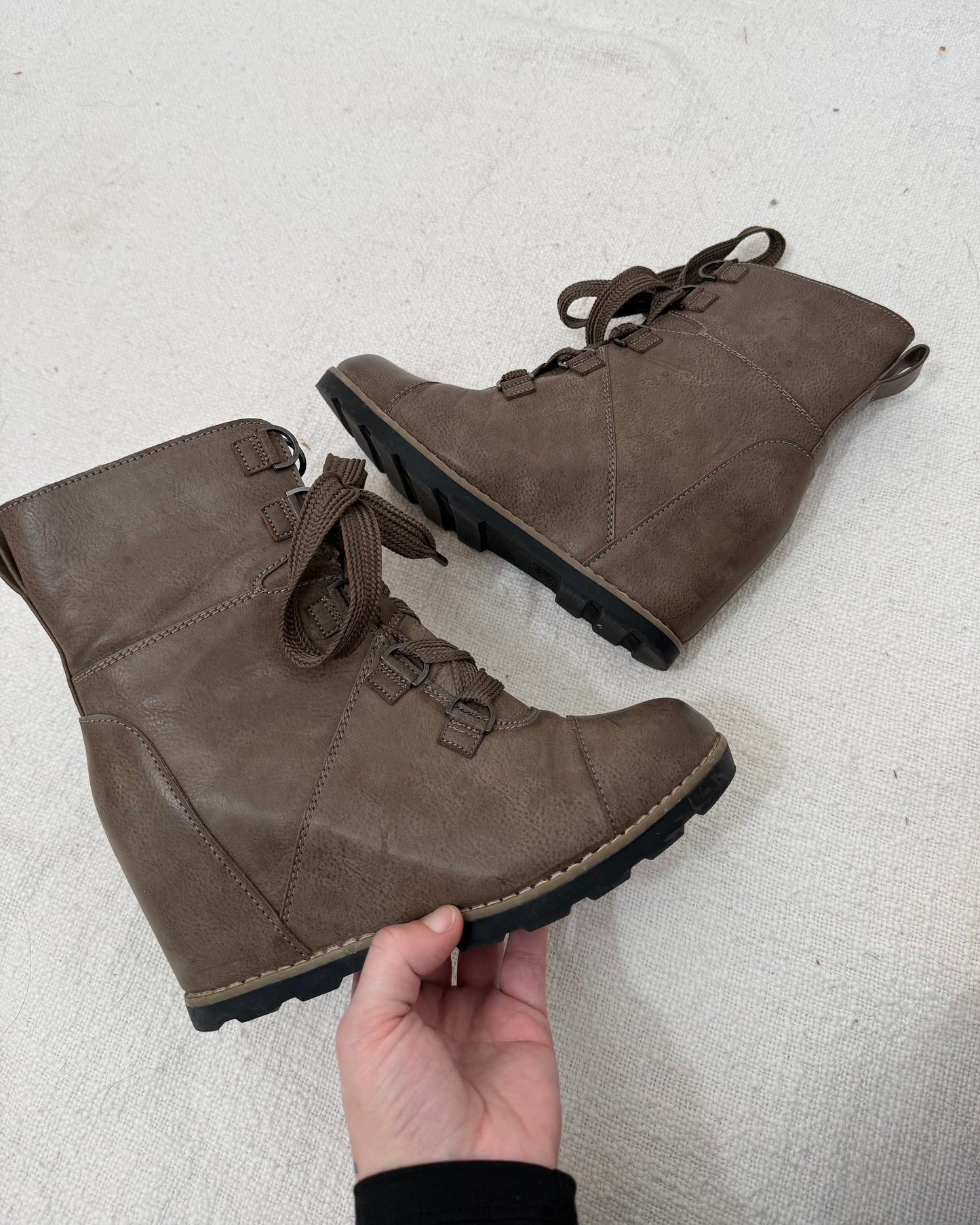 Winter Brown Wedge Booties - 6.5 (sorel dupe)