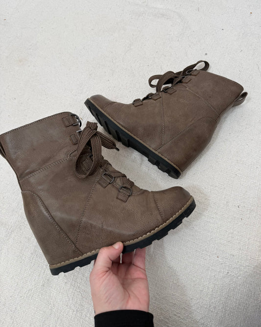 Winter Brown Wedge Booties - 6.5 (sorel dupe)