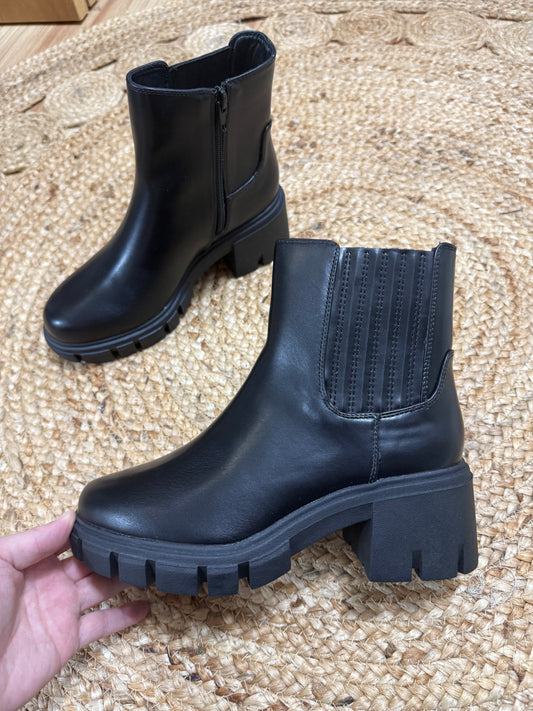 Black Chunky Chelsea Boots