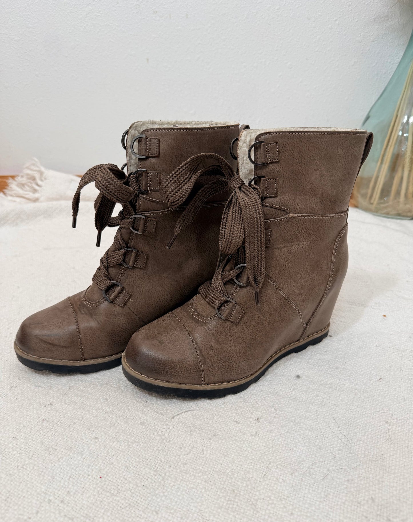 Winter Brown Wedge Booties - 6.5 (sorel dupe)