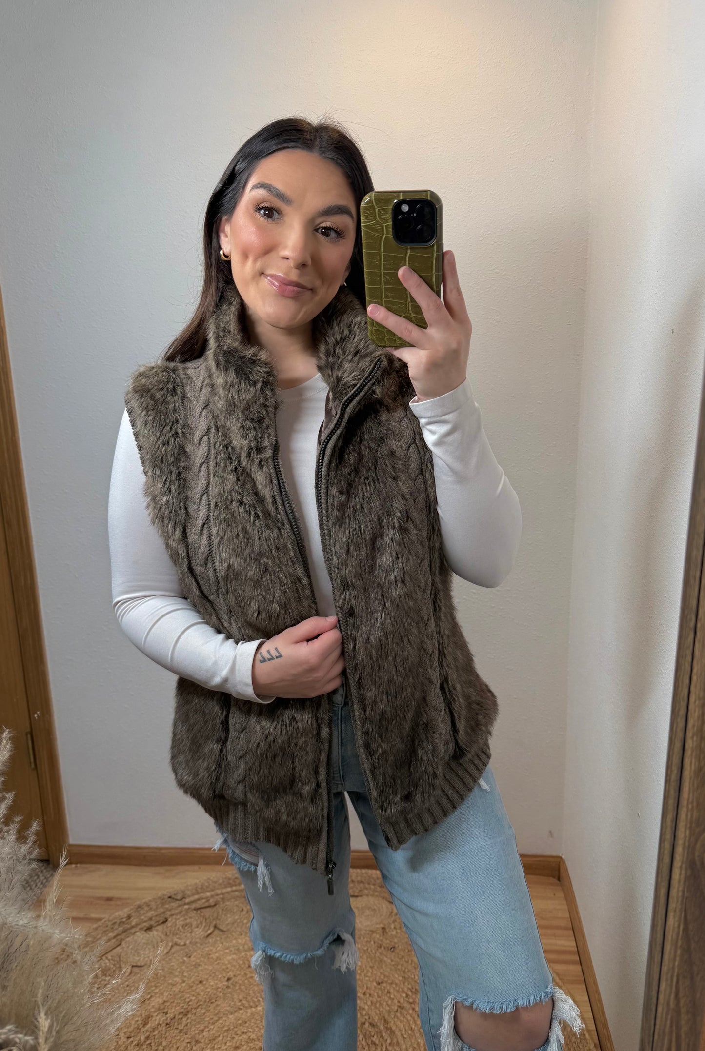 Cableknit Faux Fur Vest (XL)