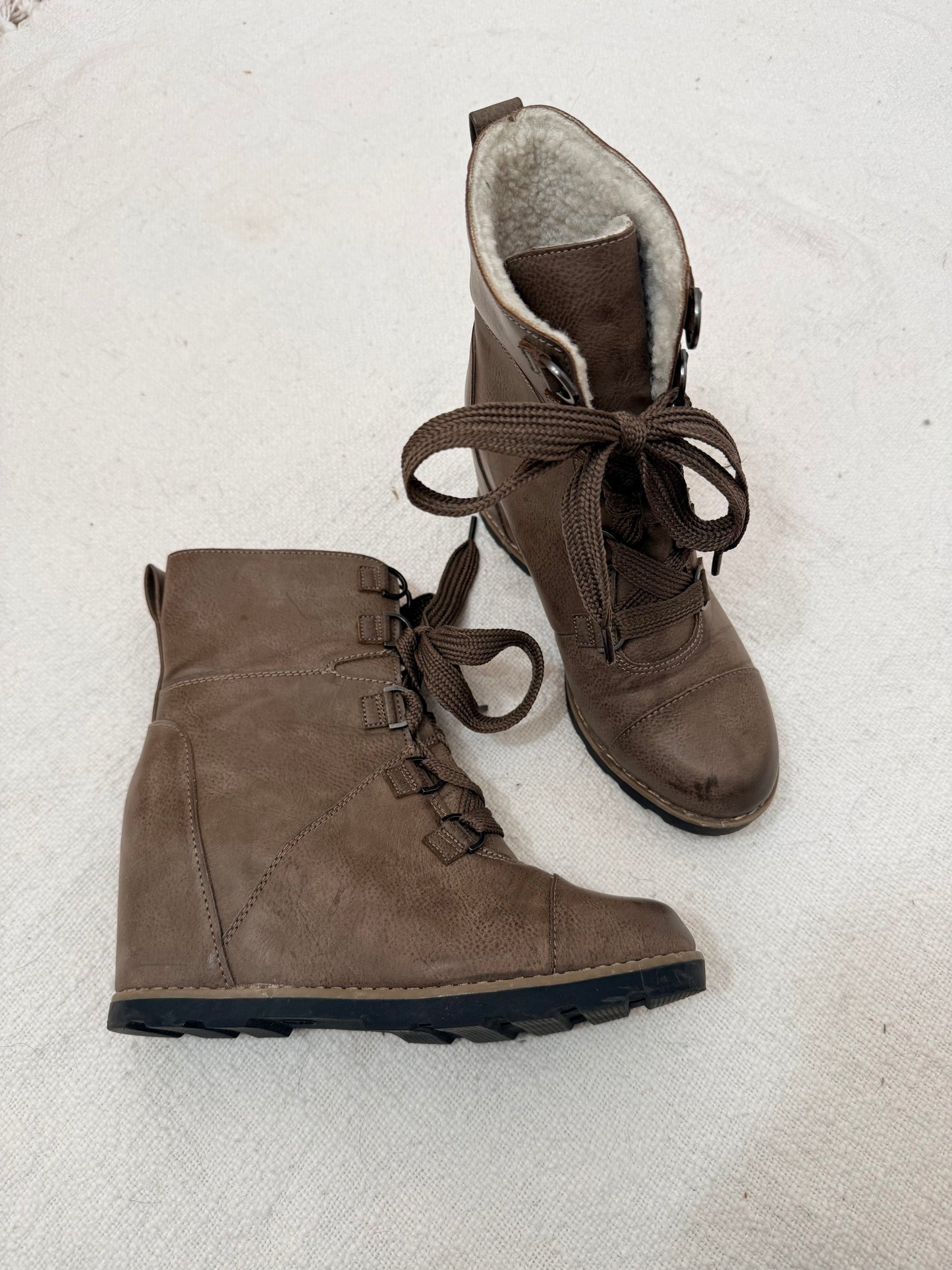 Winter Brown Wedge Booties - 6.5 (sorel dupe)